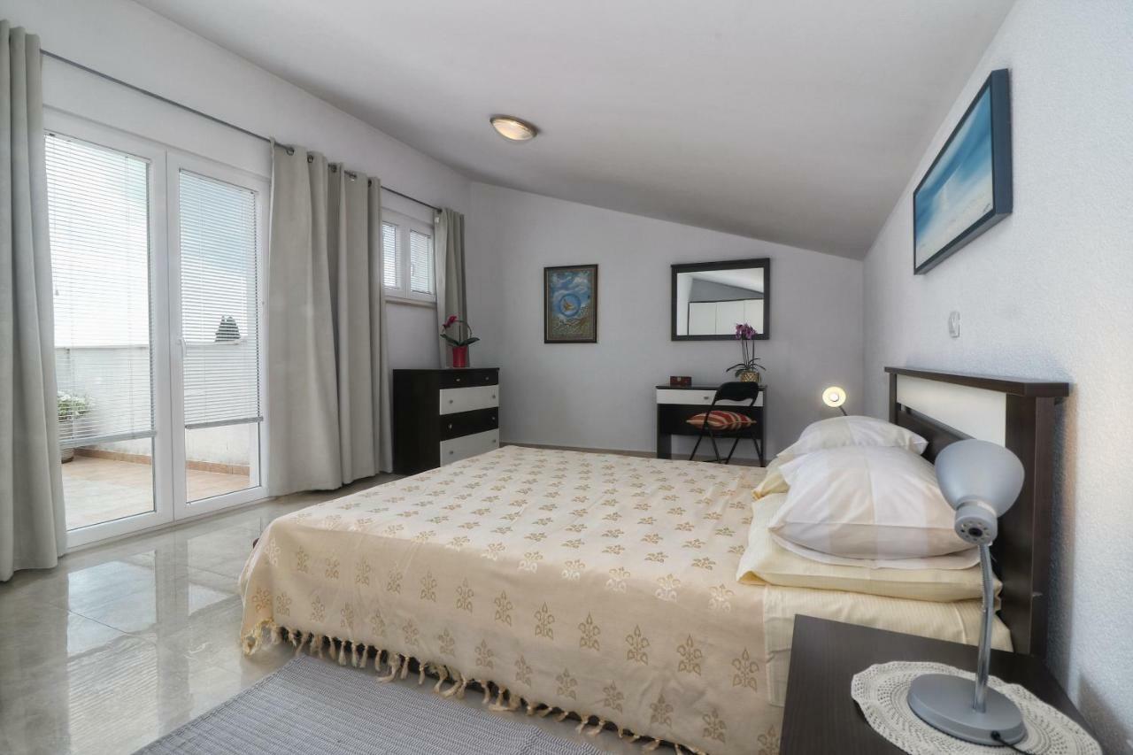 Apartments Link Rovinj Exterior photo